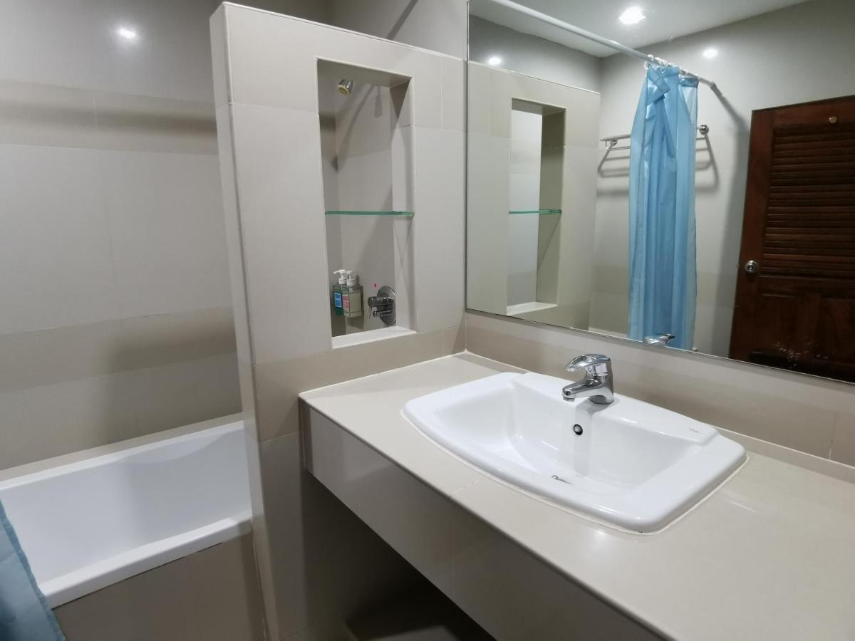 Morakot Twin Chumphon Hotel Bagian luar foto