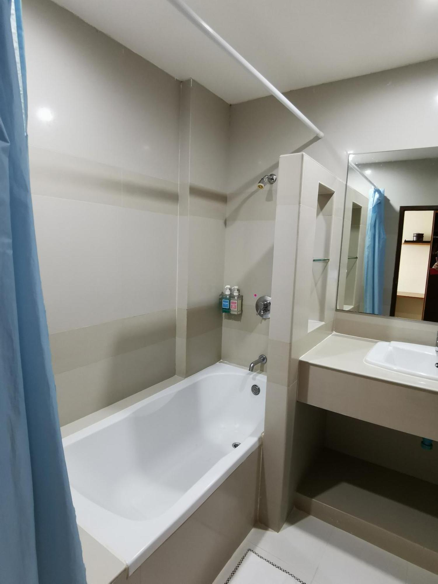Morakot Twin Chumphon Hotel Bagian luar foto