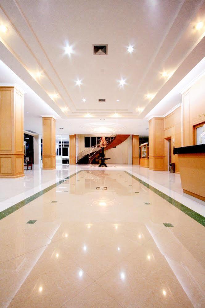 Morakot Twin Chumphon Hotel Bagian luar foto