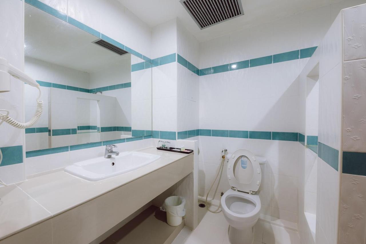 Morakot Twin Chumphon Hotel Bagian luar foto