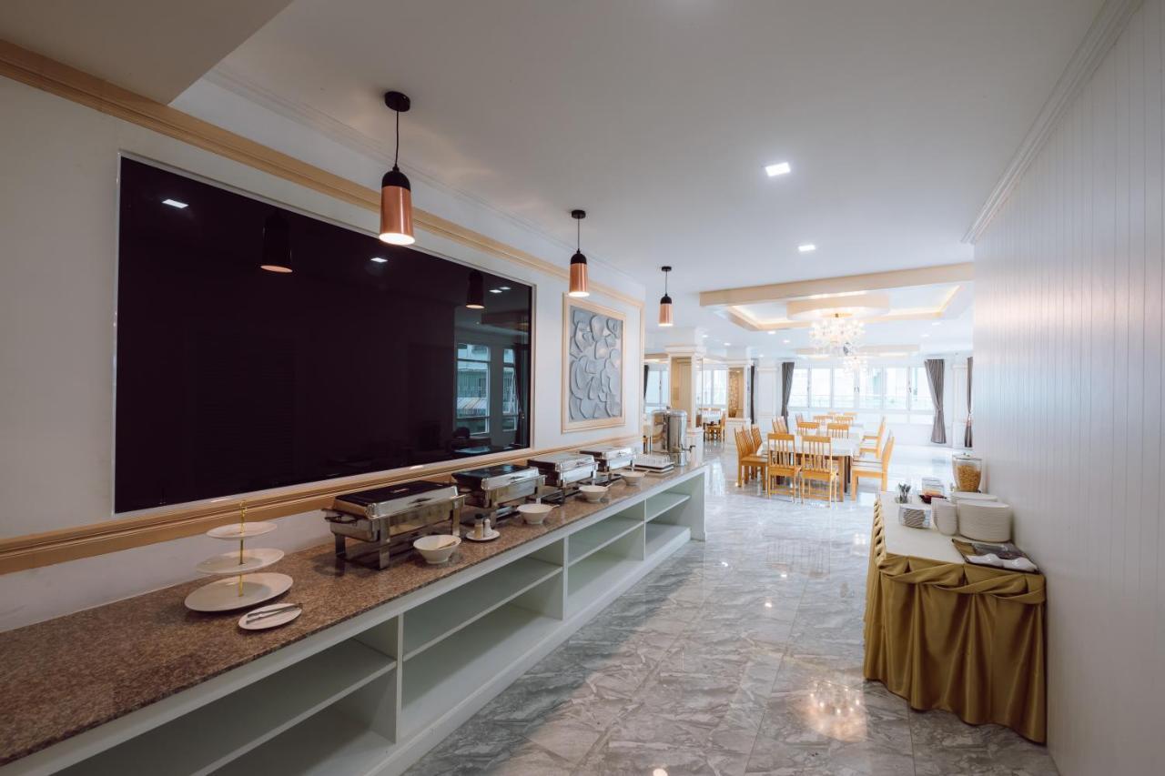Morakot Twin Chumphon Hotel Bagian luar foto