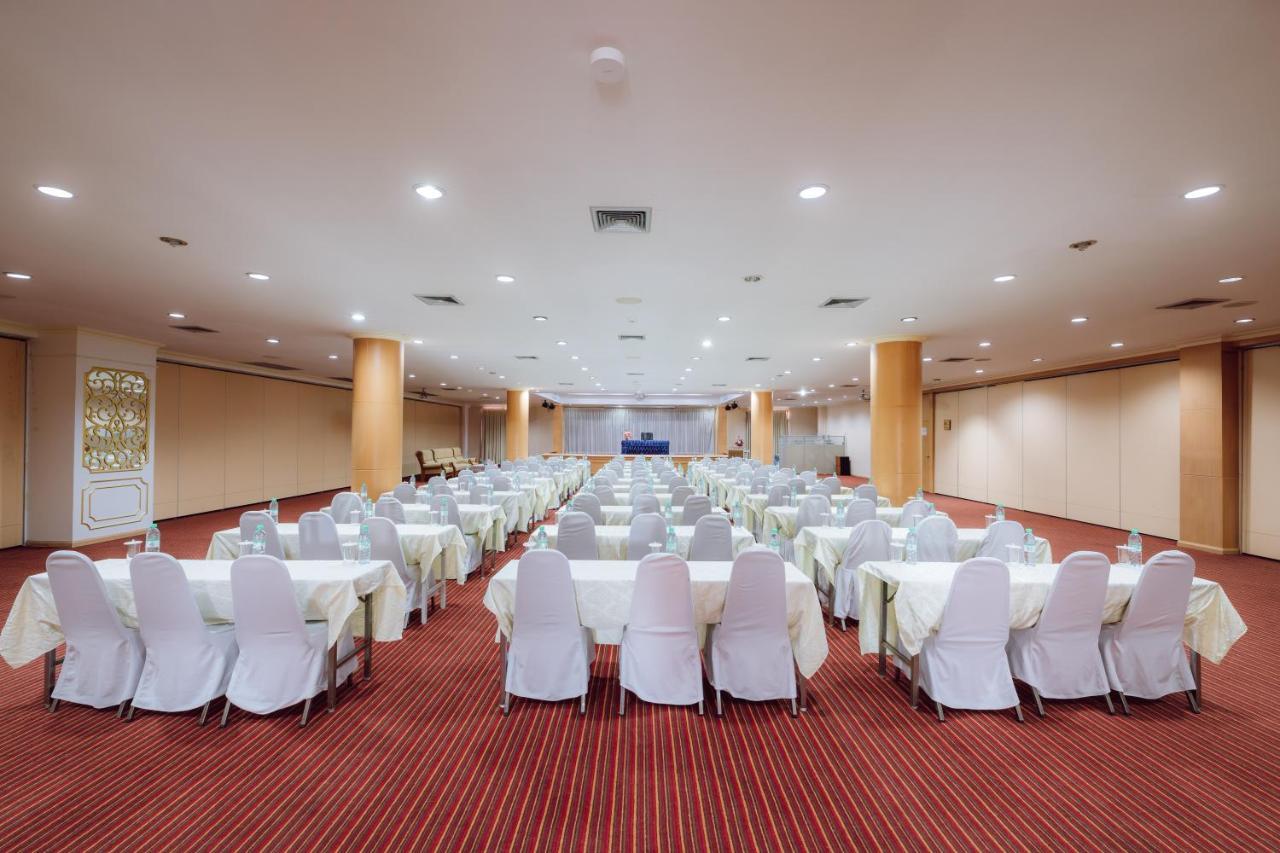 Morakot Twin Chumphon Hotel Bagian luar foto